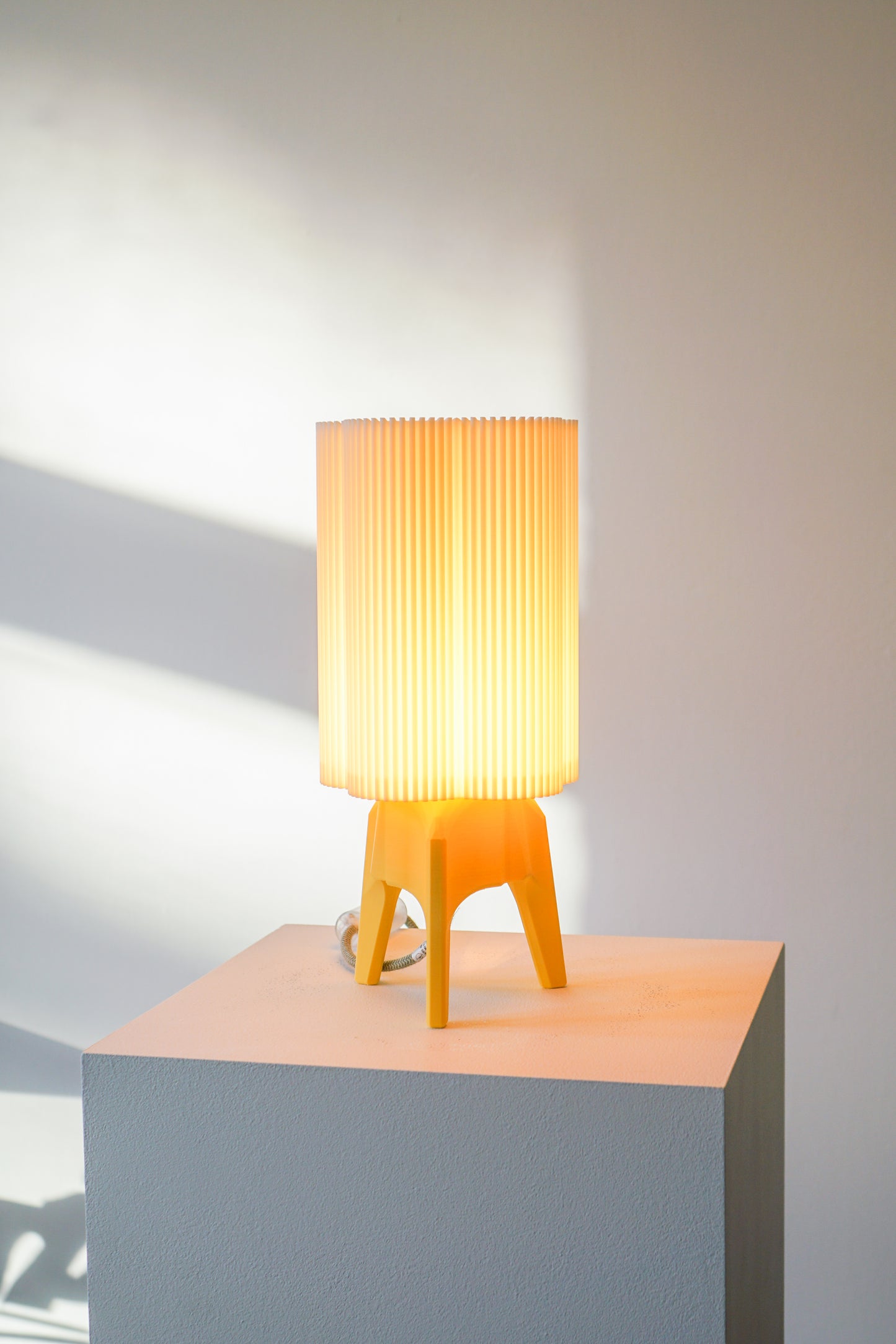 Stelliform Light, Yellow